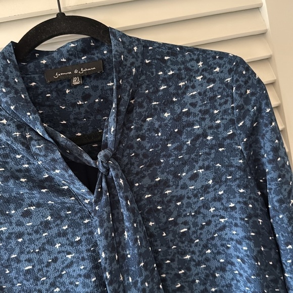 ✨ Jasmine & Juliana Blue Tie-Neck Dress Size 4 - Long Sleeve Printed Shift ✨ - Picture 2 of 4